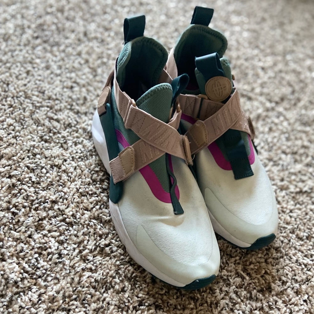 NIKE Hightop Sneakers | Size 7.5 WMS